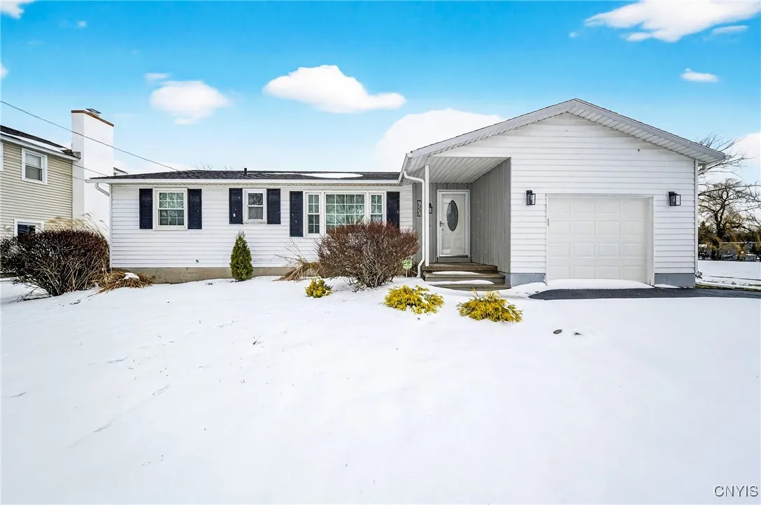 7939 Walnut Place, Clay, New York 13090, Clay, New York 13090, 3 Bedrooms Bedrooms, 8 Rooms Rooms,2 BathroomsBathrooms,Residential,Closed,7939 Walnut Place, Clay, New York 13090,0,S1656736