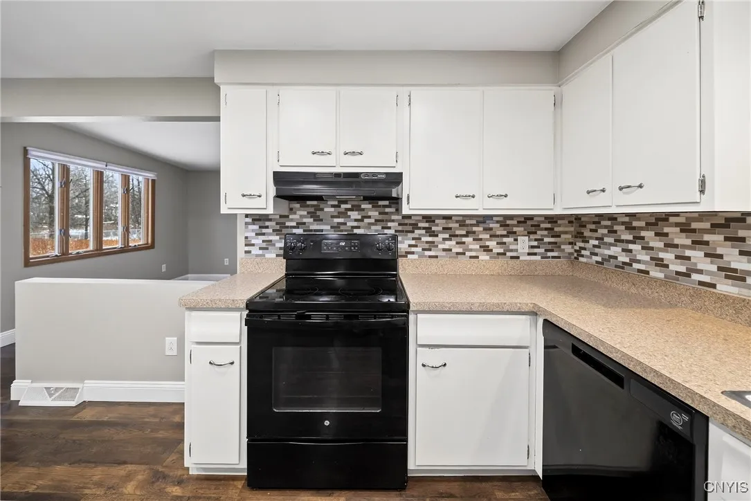 7939 Walnut Place, Clay, New York 13090, Clay, New York 13090, 3 Bedrooms Bedrooms, 8 Rooms Rooms,2 BathroomsBathrooms,Residential,Closed,7939 Walnut Place, Clay, New York 13090,0,S1656736