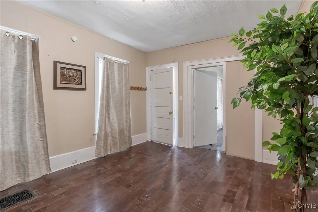 306 Shuart Avenue, Syracuse, New York 13203, Syracuse, New York 13203, 6 Bedroom Bedrooms, ,2 BathroomBathrooms,Residential,For Sale,306 Shuart Avenue, Syracuse, New York 13203,0,S1656253