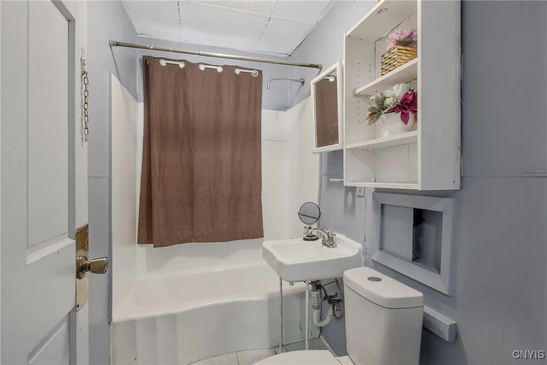 306 Shuart Avenue, Syracuse, New York 13203, Syracuse, New York 13203, 6 Bedroom Bedrooms, ,2 BathroomBathrooms,Residential,For Sale,306 Shuart Avenue, Syracuse, New York 13203,0,S1656253