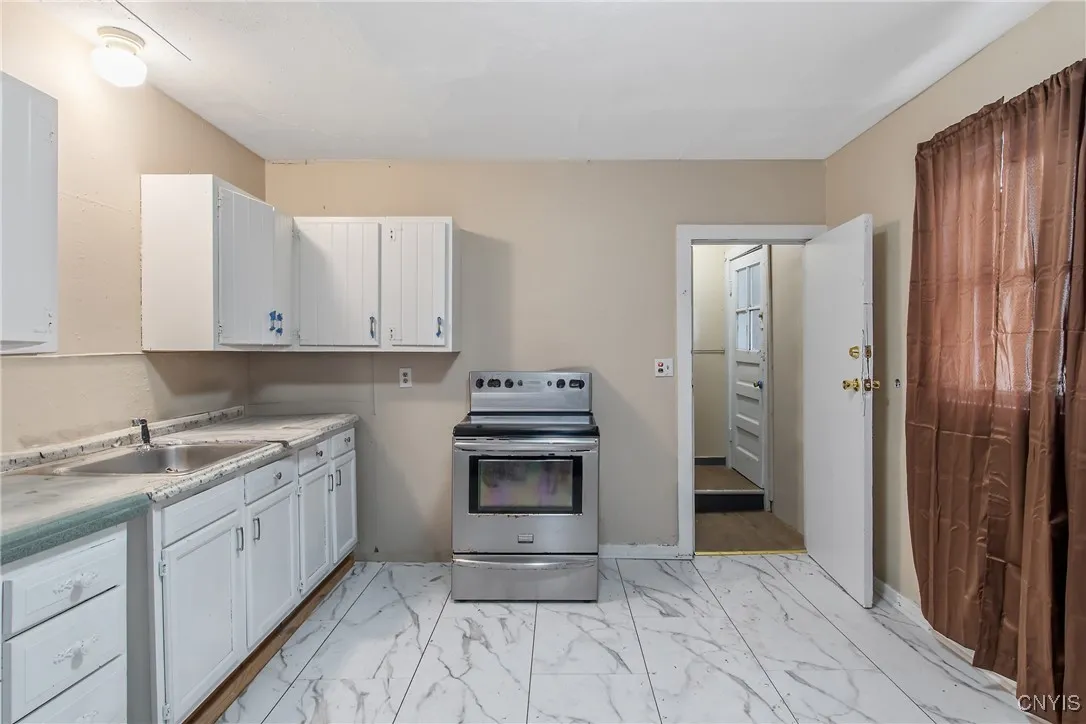 306 Shuart Avenue, Syracuse, New York 13203, Syracuse, New York 13203, 6 Bedroom Bedrooms, ,2 BathroomBathrooms,Residential,For Sale,306 Shuart Avenue, Syracuse, New York 13203,0,S1656253