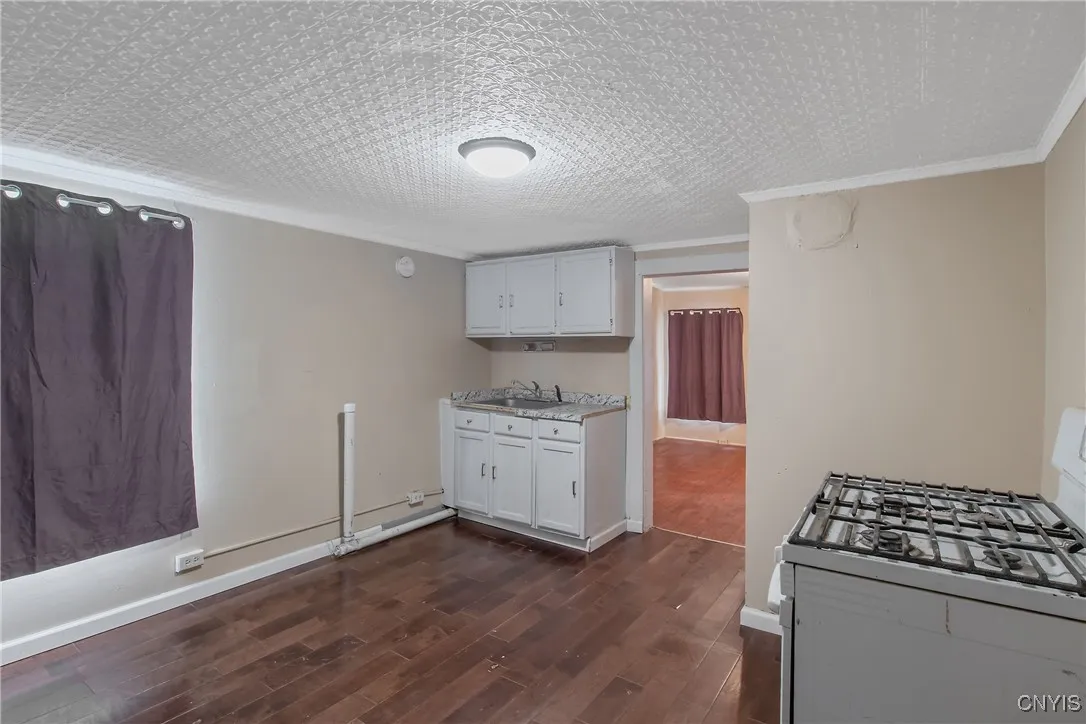 306 Shuart Avenue, Syracuse, New York 13203, Syracuse, New York 13203, 6 Bedroom Bedrooms, ,2 BathroomBathrooms,Residential,For Sale,306 Shuart Avenue, Syracuse, New York 13203,0,S1656253