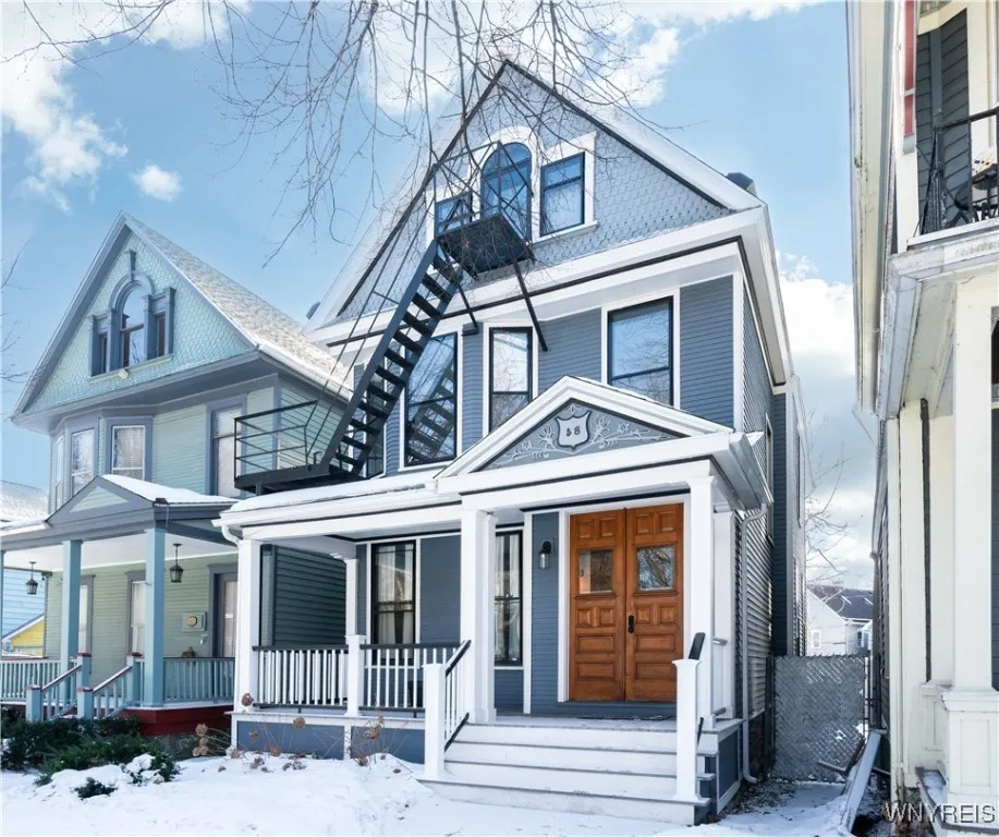 58 Cottage Street 2, Buffalo, New York 14201, Buffalo, New York 14201, 2 Bedrooms Bedrooms, 4 Rooms Rooms,1 BathroomBathrooms,Residential Lease,For Rent,58 Cottage Street 2, Buffalo, New York 14201,0,B1657115
