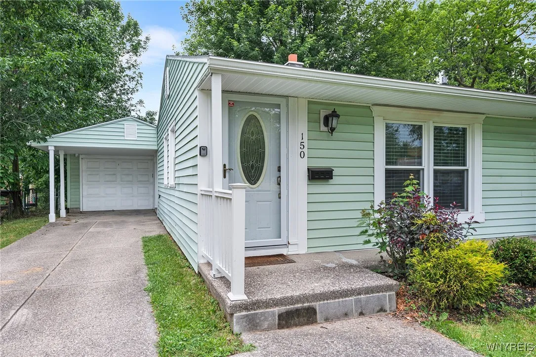 150 Meadow Lea Drive, Amherst, New York 14226, Amherst, New York 14226, 3 Bedrooms Bedrooms, 6 Rooms Rooms,1 BathroomBathrooms,Residential,For Sale,150 Meadow Lea Drive, Amherst, New York 14226,0,B1657189