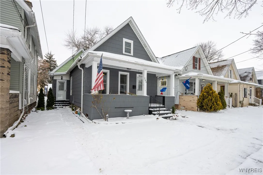 286 Bryant Street, North Tonawanda, New York 14120, North Tonawanda, New York 14120, 4 Bedrooms Bedrooms, 10 Rooms Rooms,1 BathroomBathrooms,Residential,For Sale,286 Bryant Street, North Tonawanda, New York 14120,0,B1656479