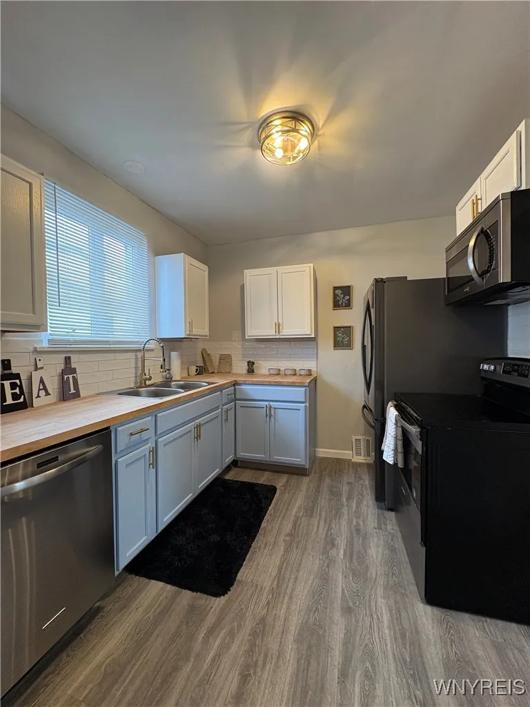 430 Washington Avenue, Tonawanda, New York 14217, Tonawanda, New York 14217, 3 Bedrooms Bedrooms, 6 Rooms Rooms,2 BathroomsBathrooms,Residential,For Sale,430 Washington Avenue, Tonawanda, New York 14217,0,B1656944