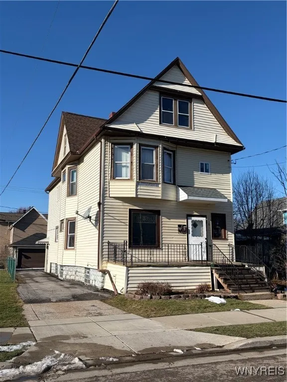 18 Stephenson Avenue, West Seneca, New York 14224, West Seneca, New York 14224, 6 Bedrooms Bedrooms, ,2 BathroomsBathrooms,Residential,Closed,18 Stephenson Avenue, West Seneca, New York 14224,0,B1657050