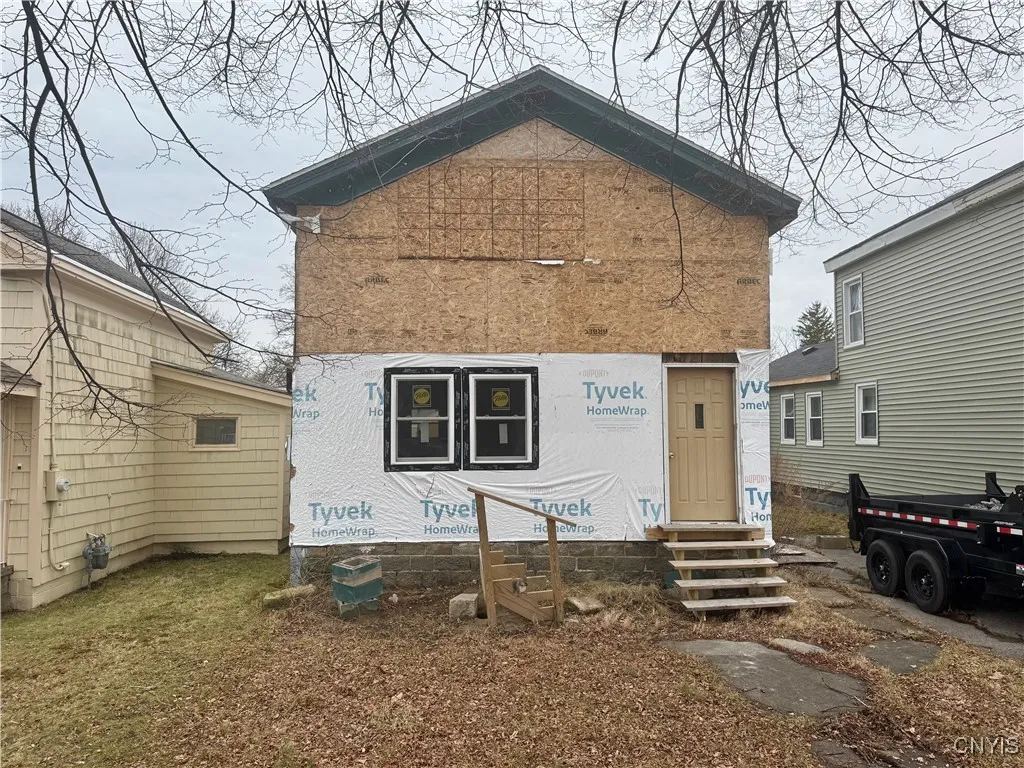 75 East 10 1/2 Street, Oswego, New York 13126, Oswego, New York 13126, 3 Bedrooms Bedrooms, ,1 BathroomBathrooms,Residential,For Sale,75 East 10 1/2 Street, Oswego, New York 13126,0,S1657534