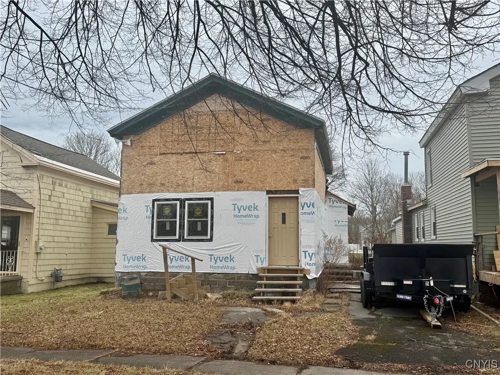 75 East 10 1/2 Street, Oswego, New York 13126, Oswego, New York 13126, 3 Bedrooms Bedrooms, ,1 BathroomBathrooms,Residential,For Sale,75 East 10 1/2 Street, Oswego, New York 13126,0,S1657534