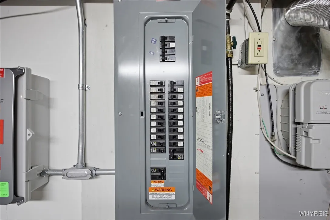 12 Colvinhurst Drive, Tonawanda, New York 14223, Tonawanda, New York 14223, 3 Bedrooms Bedrooms, 8 Rooms Rooms,1 BathroomBathrooms,Residential,Closed,12 Colvinhurst Drive, Tonawanda, New York 14223,0,B1657813