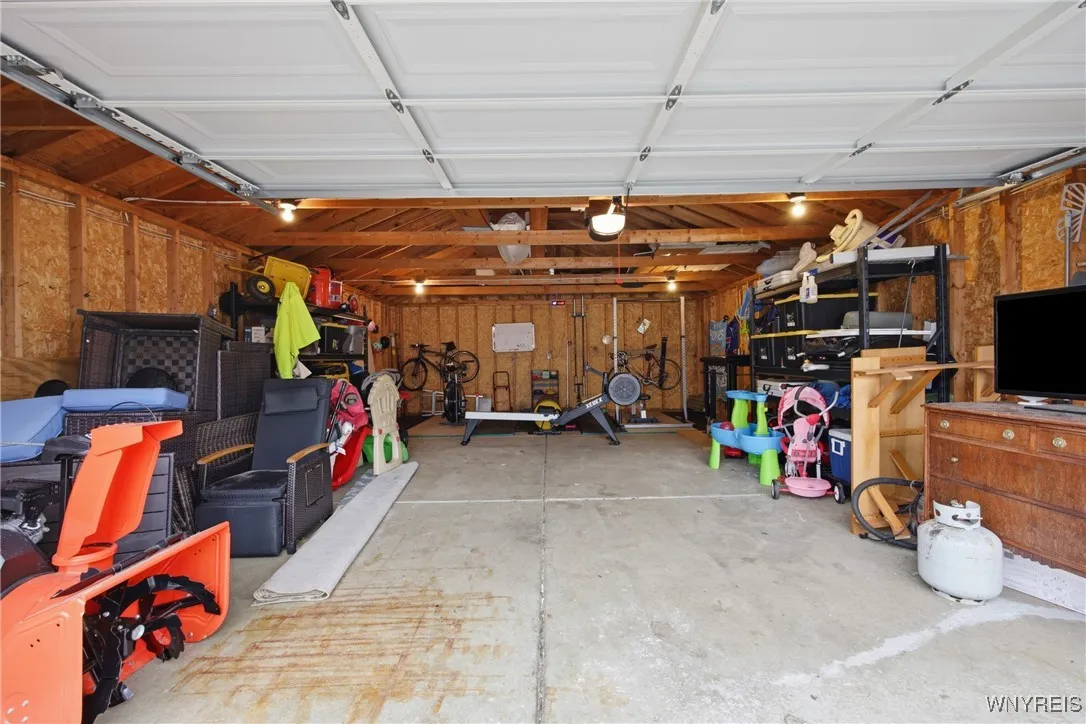 12 Colvinhurst Drive, Tonawanda, New York 14223, Tonawanda, New York 14223, 3 Bedrooms Bedrooms, 8 Rooms Rooms,1 BathroomBathrooms,Residential,Closed,12 Colvinhurst Drive, Tonawanda, New York 14223,0,B1657813