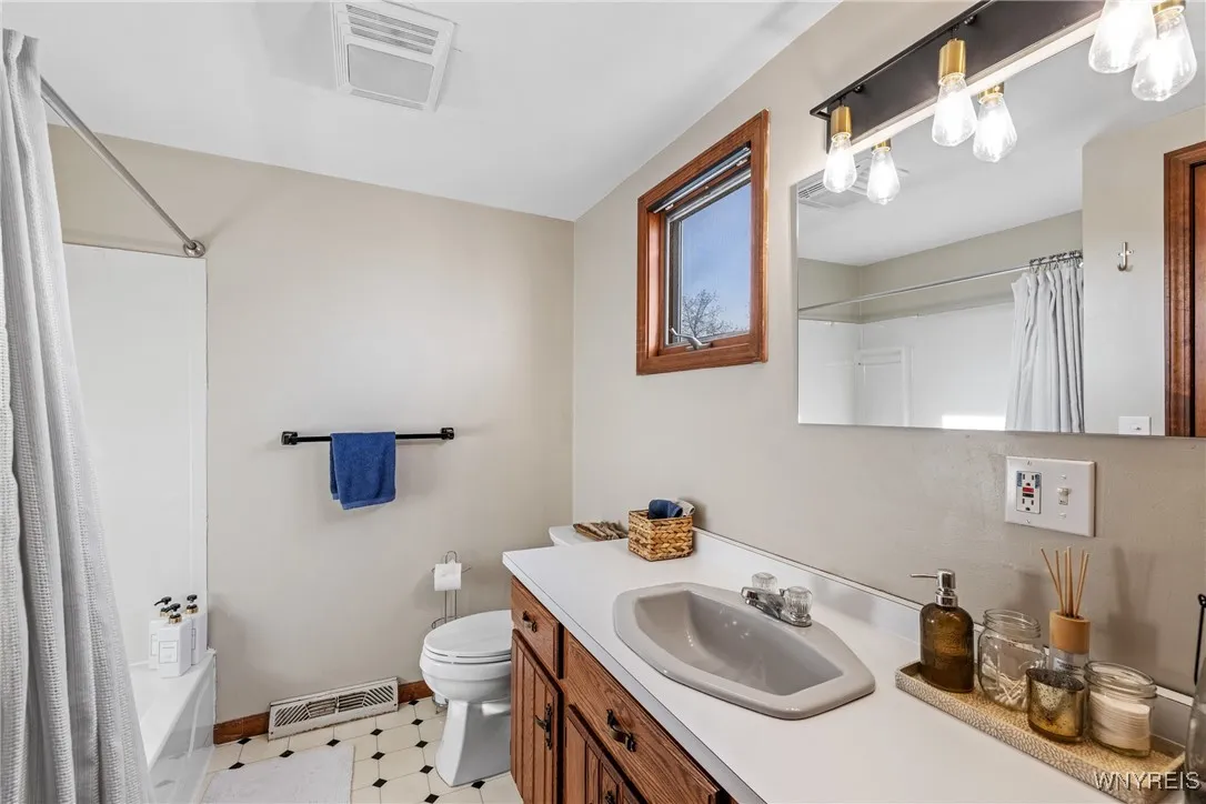 34 Wanakah, Hamburg, New York 14075, Hamburg, New York 14075, 3 Bedrooms Bedrooms, 8 Rooms Rooms,2 BathroomsBathrooms,Residential,Closed,34 Wanakah, Hamburg, New York 14075,0,B1657169
