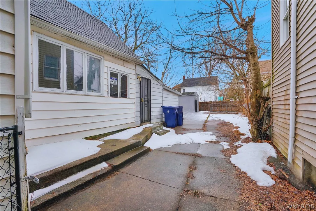 145 Arkansas Street, Buffalo, New York 14213, Buffalo, New York 14213, 4 Bedroom Bedrooms, 4 Room Rooms,2 BathroomBathrooms,Residential,For Sale,145 Arkansas Street, Buffalo, New York 14213,0,B1655498