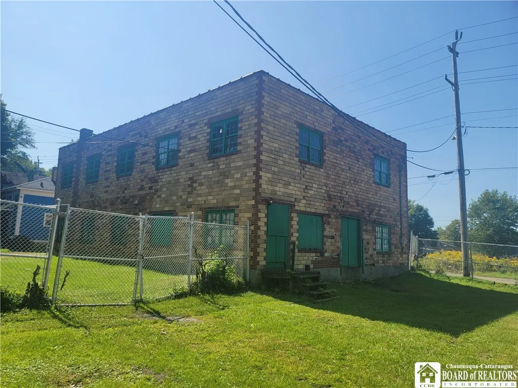 814 Clinton Street, Jamestown, New York 14701, Jamestown, New York 14701, ,Commercial Sale,For Sale,814 Clinton Street, Jamestown, New York 14701,0,R1657539
