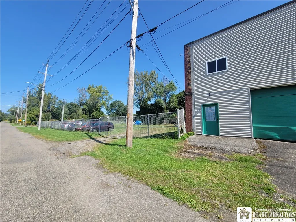 814 Clinton Street, Jamestown, New York 14701, Jamestown, New York 14701, ,Commercial Sale,For Sale,814 Clinton Street, Jamestown, New York 14701,0,R1657539