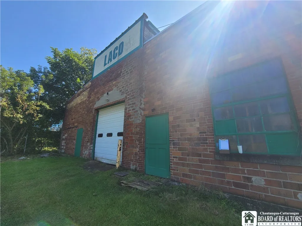 814 Clinton Street, Jamestown, New York 14701, Jamestown, New York 14701, ,Commercial Sale,For Sale,814 Clinton Street, Jamestown, New York 14701,0,R1657539