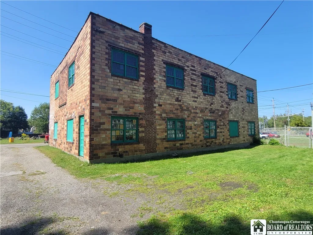 814 Clinton Street, Jamestown, New York 14701, Jamestown, New York 14701, ,Commercial Sale,For Sale,814 Clinton Street, Jamestown, New York 14701,0,R1657539