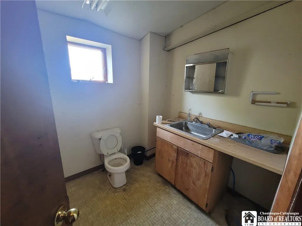 814 Clinton Street, Jamestown, New York 14701, Jamestown, New York 14701, ,Commercial Sale,For Sale,814 Clinton Street, Jamestown, New York 14701,0,R1657539