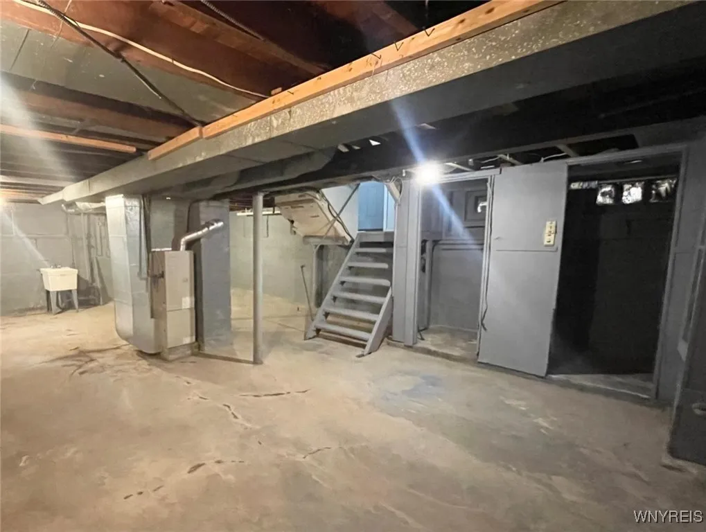 280 Esser Avenue, Buffalo, New York 14207, Buffalo, New York 14207, 3 Bedrooms Bedrooms, 5 Rooms Rooms,1 BathroomBathrooms,Residential,Closed,280 Esser Avenue, Buffalo, New York 14207,0,B1658068