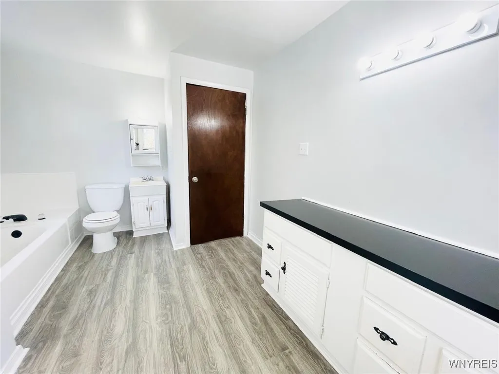 280 Esser Avenue, Buffalo, New York 14207, Buffalo, New York 14207, 3 Bedrooms Bedrooms, 5 Rooms Rooms,1 BathroomBathrooms,Residential,Closed,280 Esser Avenue, Buffalo, New York 14207,0,B1658068