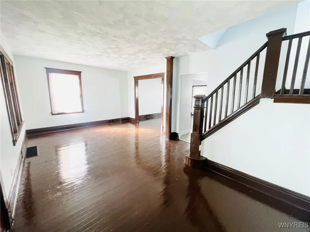 280 Esser Avenue, Buffalo, New York 14207, Buffalo, New York 14207, 3 Bedrooms Bedrooms, 5 Rooms Rooms,1 BathroomBathrooms,Residential,Closed,280 Esser Avenue, Buffalo, New York 14207,0,B1658068