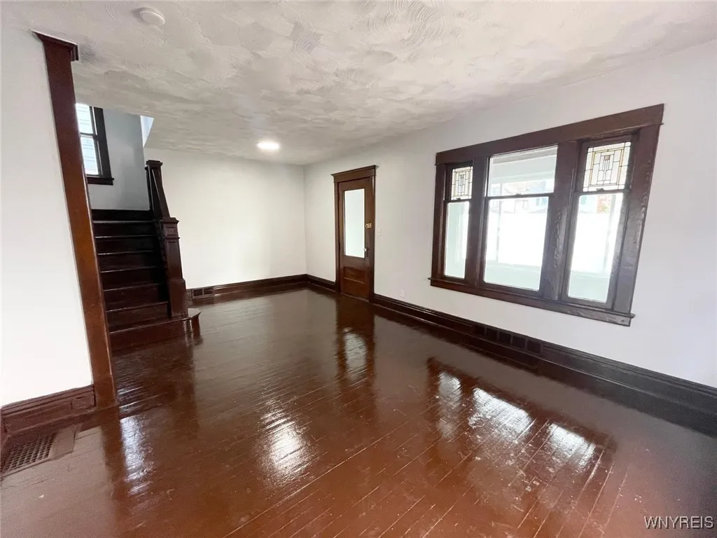 280 Esser Avenue, Buffalo, New York 14207, Buffalo, New York 14207, 3 Bedrooms Bedrooms, 5 Rooms Rooms,1 BathroomBathrooms,Residential,Closed,280 Esser Avenue, Buffalo, New York 14207,0,B1658068