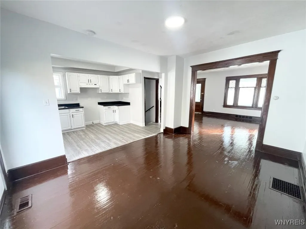 280 Esser Avenue, Buffalo, New York 14207, Buffalo, New York 14207, 3 Bedrooms Bedrooms, 5 Rooms Rooms,1 BathroomBathrooms,Residential,Closed,280 Esser Avenue, Buffalo, New York 14207,0,B1658068