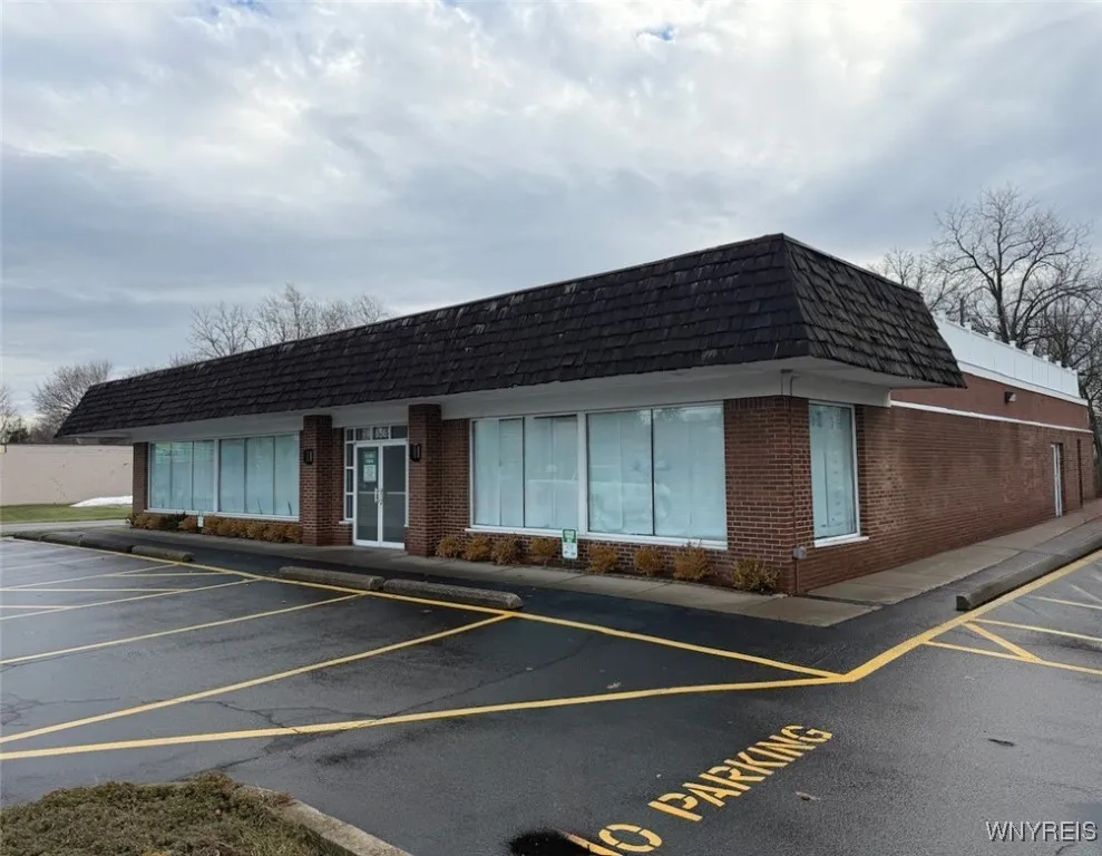 8565 Main Street, Clarence, New York 14221, Clarence, New York 14221, ,Commercial Lease,For Rent,8565 Main Street, Clarence, New York 14221,0,B1656888