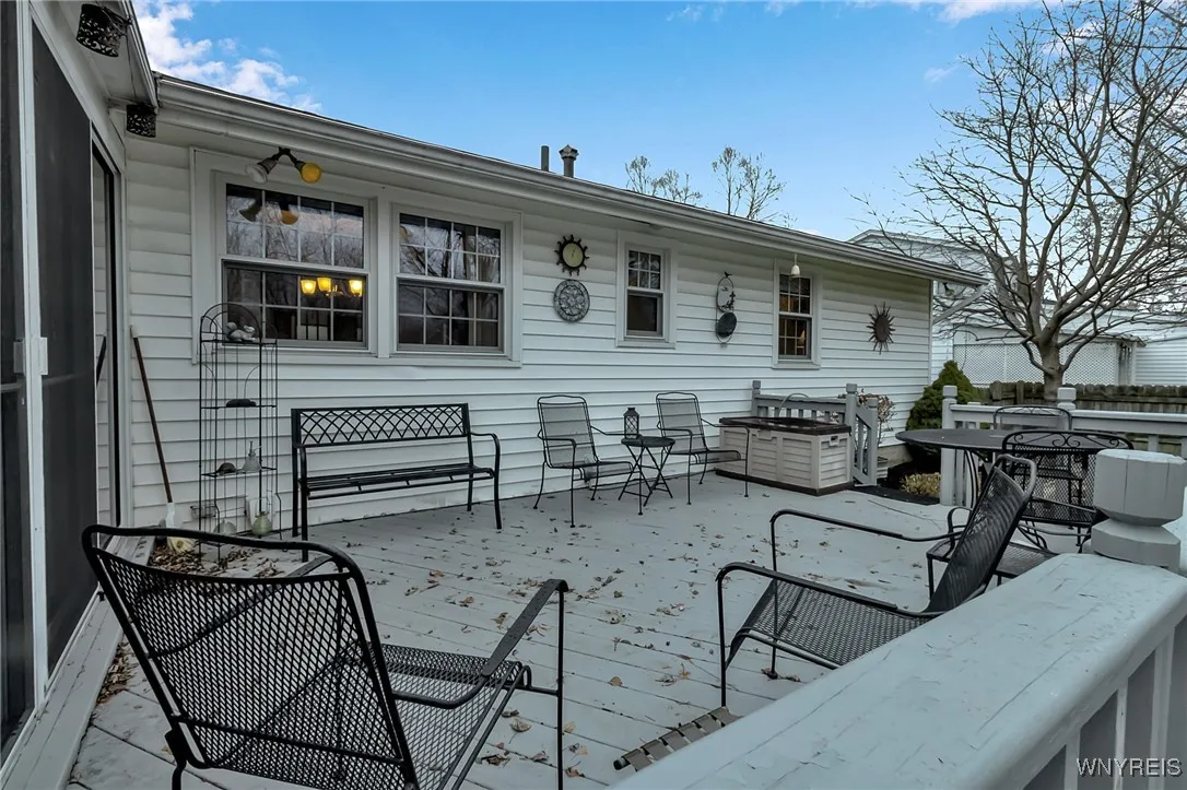 277 Woodward Drive, West Seneca, New York 14224, West Seneca, New York 14224, 3 Bedrooms Bedrooms, 7 Rooms Rooms,1 BathroomBathrooms,Residential,Closed,277 Woodward Drive, West Seneca, New York 14224,0,B1657965
