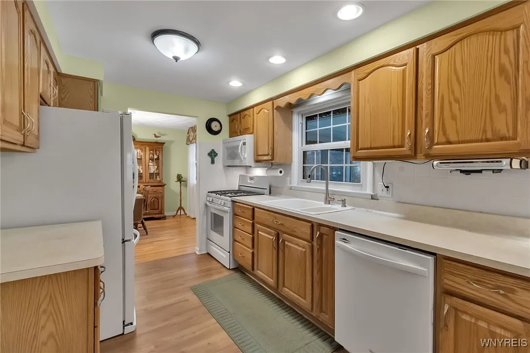 277 Woodward Drive, West Seneca, New York 14224, West Seneca, New York 14224, 3 Bedrooms Bedrooms, 7 Rooms Rooms,1 BathroomBathrooms,Residential,Closed,277 Woodward Drive, West Seneca, New York 14224,0,B1657965
