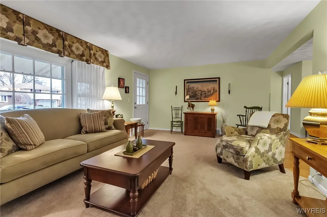 277 Woodward Drive, West Seneca, New York 14224, West Seneca, New York 14224, 3 Bedrooms Bedrooms, 7 Rooms Rooms,1 BathroomBathrooms,Residential,Closed,277 Woodward Drive, West Seneca, New York 14224,0,B1657965