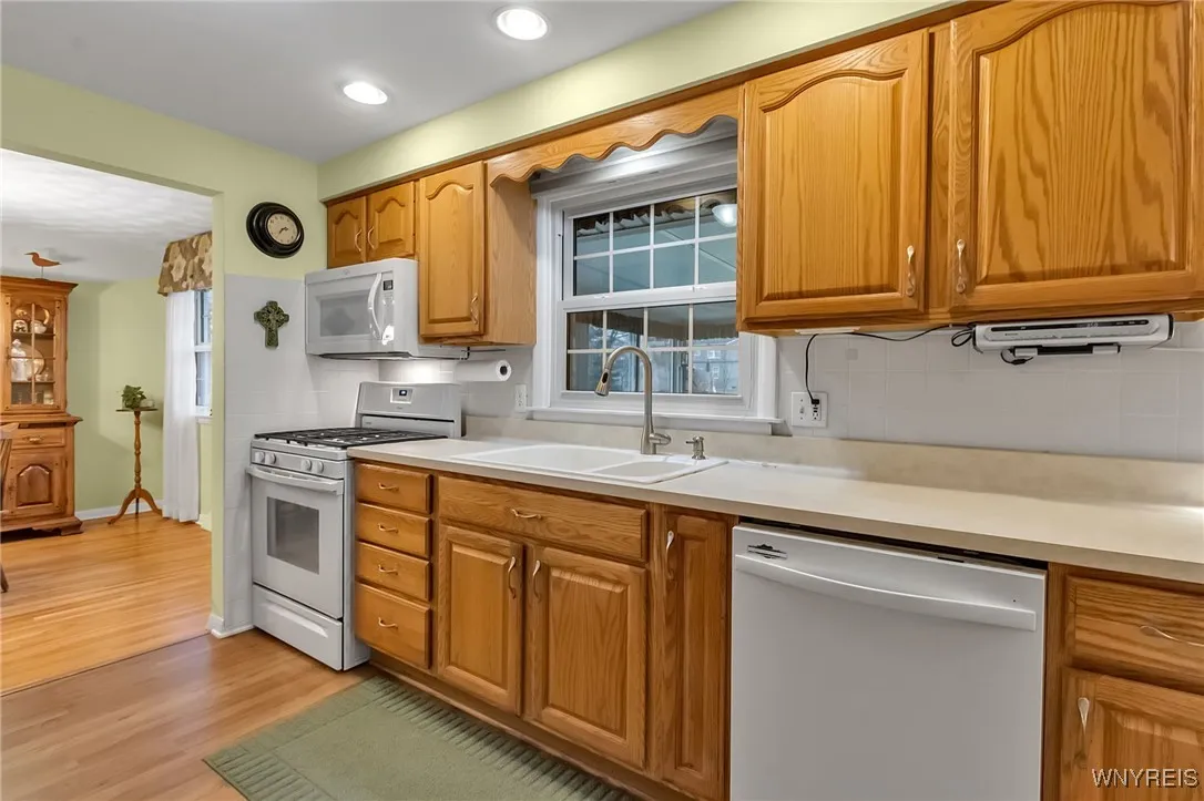277 Woodward Drive, West Seneca, New York 14224, West Seneca, New York 14224, 3 Bedrooms Bedrooms, 7 Rooms Rooms,1 BathroomBathrooms,Residential,Closed,277 Woodward Drive, West Seneca, New York 14224,0,B1657965