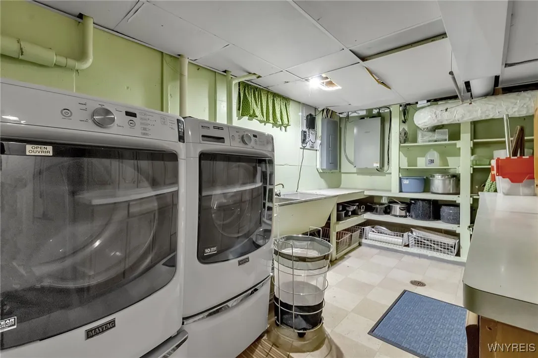 277 Woodward Drive, West Seneca, New York 14224, West Seneca, New York 14224, 3 Bedrooms Bedrooms, 7 Rooms Rooms,1 BathroomBathrooms,Residential,Closed,277 Woodward Drive, West Seneca, New York 14224,0,B1657965
