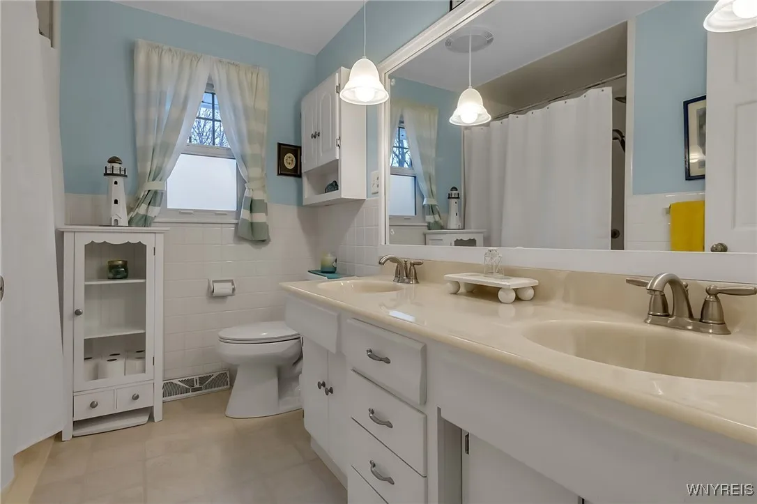 277 Woodward Drive, West Seneca, New York 14224, West Seneca, New York 14224, 3 Bedrooms Bedrooms, 7 Rooms Rooms,1 BathroomBathrooms,Residential,Closed,277 Woodward Drive, West Seneca, New York 14224,0,B1657965