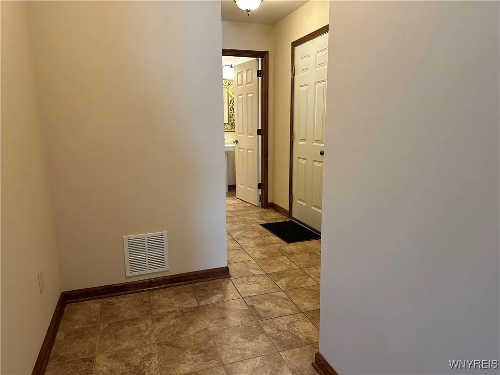 8047 Laurel Park Lane, Clarence, New York 14051, Clarence, New York 14051, 3 Bedrooms Bedrooms, 6 Rooms Rooms,2 BathroomsBathrooms,Residential Lease,For Rent,8047 Laurel Park Lane, Clarence, New York 14051,0,B1657949