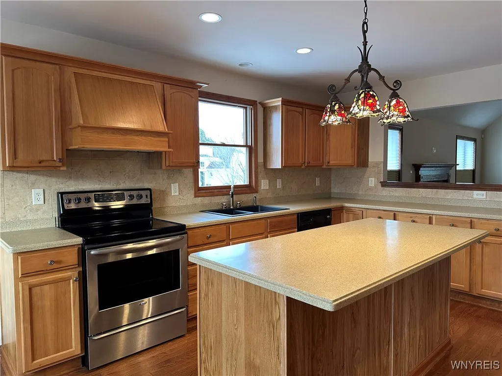 8047 Laurel Park Lane, Clarence, New York 14051, Clarence, New York 14051, 3 Bedrooms Bedrooms, 6 Rooms Rooms,2 BathroomsBathrooms,Residential Lease,For Rent,8047 Laurel Park Lane, Clarence, New York 14051,0,B1657949