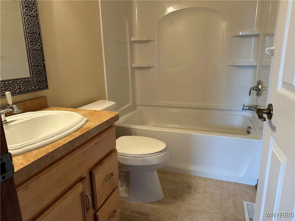 8047 Laurel Park Lane, Clarence, New York 14051, Clarence, New York 14051, 3 Bedrooms Bedrooms, 6 Rooms Rooms,2 BathroomsBathrooms,Residential Lease,For Rent,8047 Laurel Park Lane, Clarence, New York 14051,0,B1657949