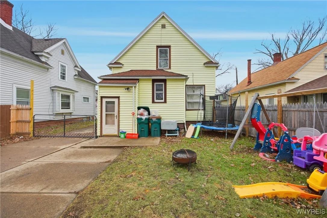 119 East Felton Street, North Tonawanda, New York, North Tonawanda, New York 14120, 3 Bedrooms Bedrooms, 7 Rooms Rooms,1 BathroomBathrooms,Residential,Closed,119 East Felton Street, North Tonawanda, New York ,0,B1658318