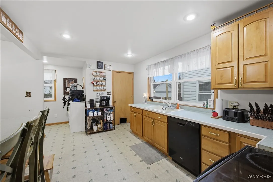 119 East Felton Street, North Tonawanda, New York, North Tonawanda, New York 14120, 3 Bedrooms Bedrooms, 7 Rooms Rooms,1 BathroomBathrooms,Residential,Closed,119 East Felton Street, North Tonawanda, New York ,0,B1658318