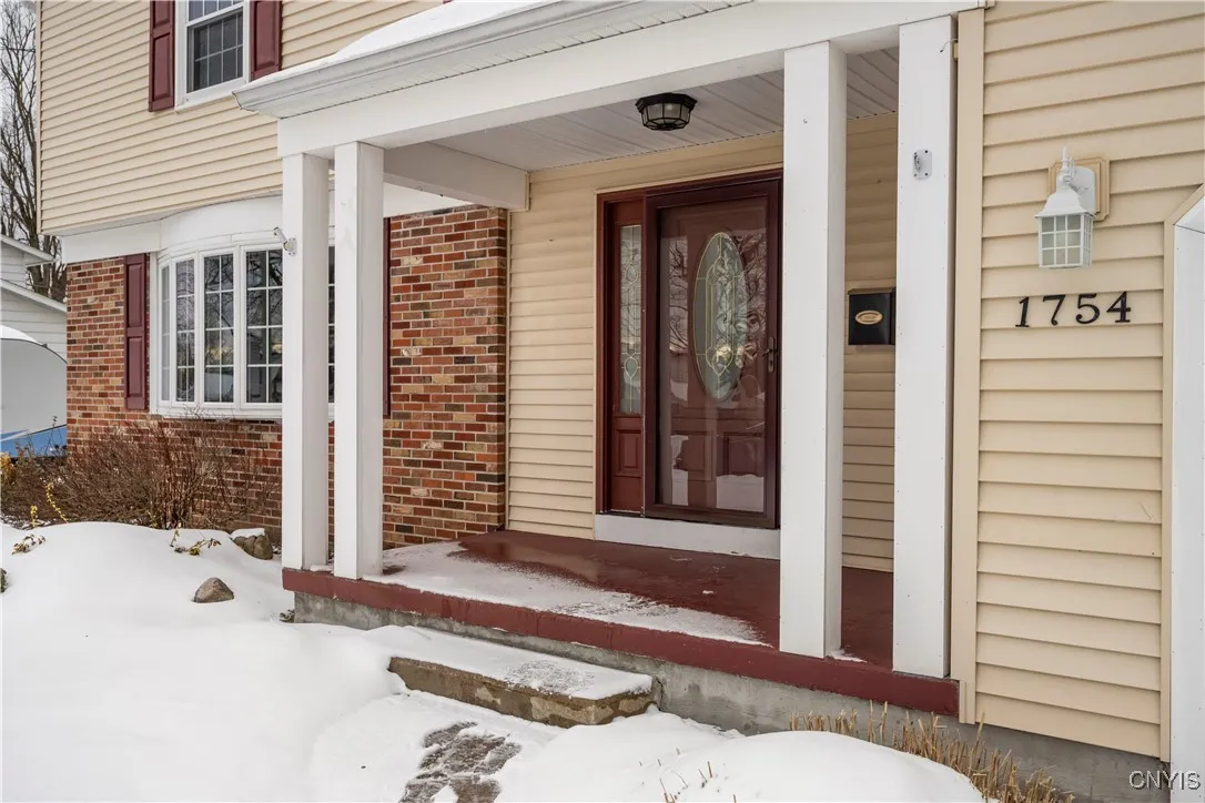 1754 North George Street, Rome, New York 13440, Rome, New York 13440, 4 Bedrooms Bedrooms, 10 Rooms Rooms,2 BathroomsBathrooms,Residential,Closed,1754 North George Street, Rome, New York 13440,0,S1657952