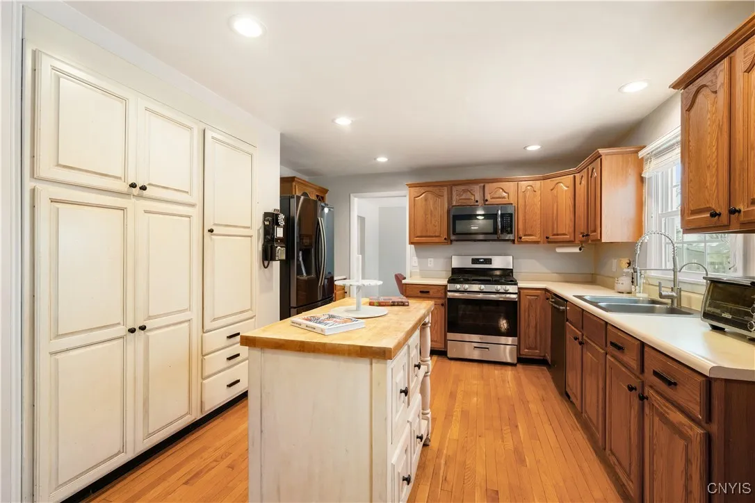 1754 North George Street, Rome, New York 13440, Rome, New York 13440, 4 Bedrooms Bedrooms, 10 Rooms Rooms,2 BathroomsBathrooms,Residential,Closed,1754 North George Street, Rome, New York 13440,0,S1657952