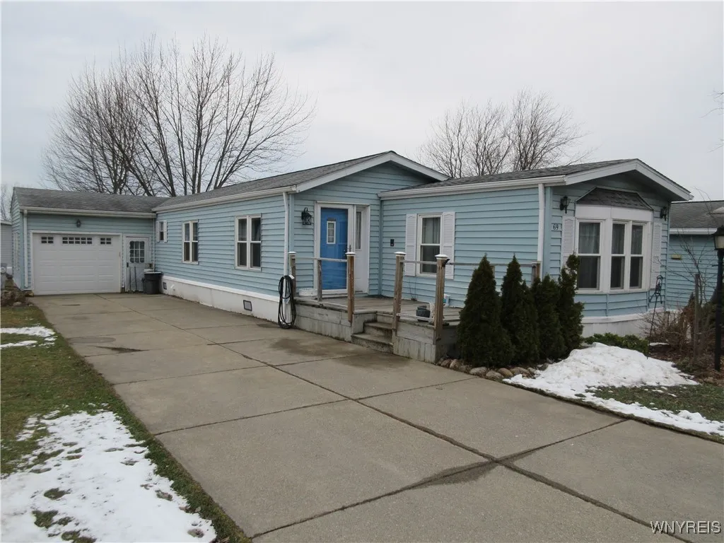 69 South Eaglecrest Drive, Hamburg, New York 14075, Hamburg, New York 14075, 2 Bedrooms Bedrooms, 6 Rooms Rooms,2 BathroomsBathrooms,Residential,For Sale,69 South Eaglecrest Drive, Hamburg, New York 14075,0,B1658285