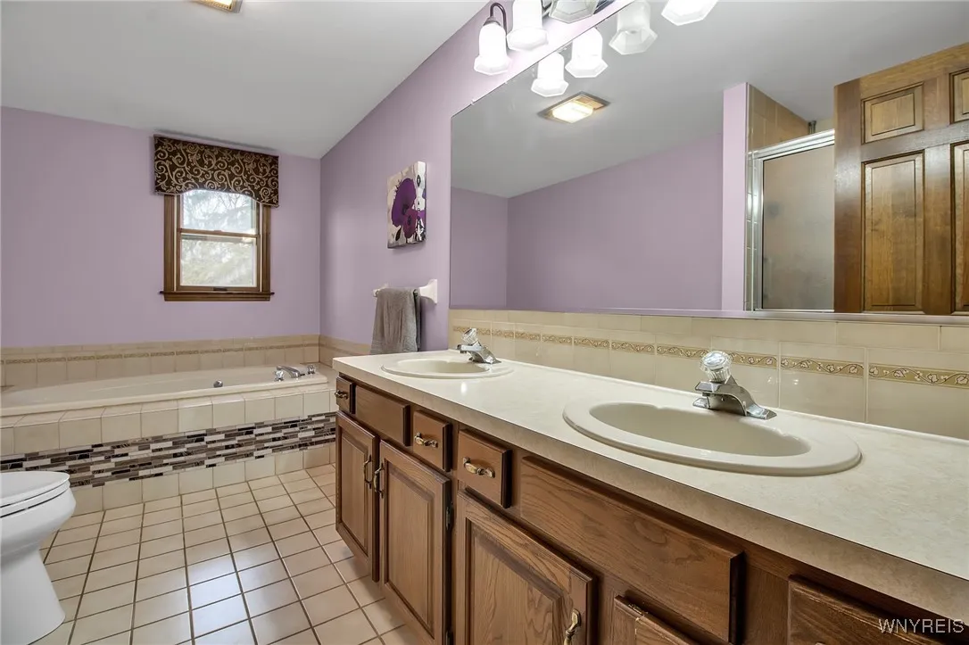 4675 Oakwood Lane, Clarence, New York 14031, Clarence, New York 14031, 4 Bedrooms Bedrooms, 11 Rooms Rooms,2 BathroomsBathrooms,Residential,Closed,4675 Oakwood Lane, Clarence, New York 14031,0,B1658000