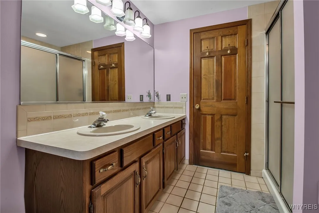 4675 Oakwood Lane, Clarence, New York 14031, Clarence, New York 14031, 4 Bedrooms Bedrooms, 11 Rooms Rooms,2 BathroomsBathrooms,Residential,Closed,4675 Oakwood Lane, Clarence, New York 14031,0,B1658000