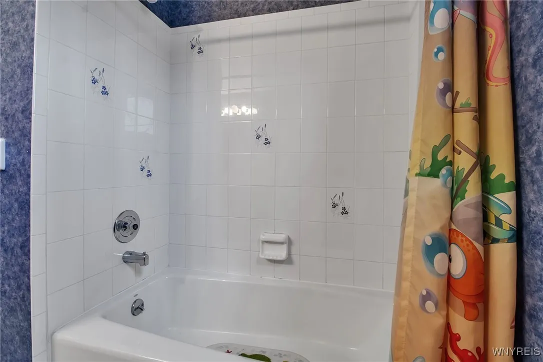 4675 Oakwood Lane, Clarence, New York 14031, Clarence, New York 14031, 4 Bedrooms Bedrooms, 11 Rooms Rooms,2 BathroomsBathrooms,Residential,Closed,4675 Oakwood Lane, Clarence, New York 14031,0,B1658000