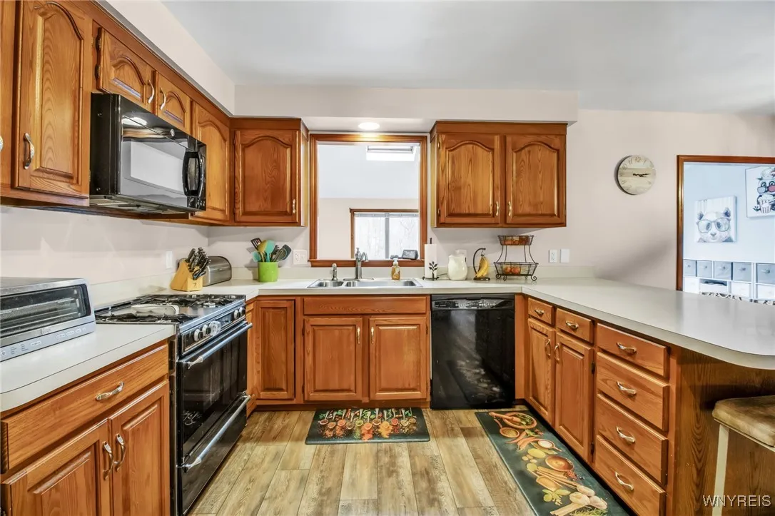 4675 Oakwood Lane, Clarence, New York 14031, Clarence, New York 14031, 4 Bedrooms Bedrooms, 11 Rooms Rooms,2 BathroomsBathrooms,Residential,Closed,4675 Oakwood Lane, Clarence, New York 14031,0,B1658000