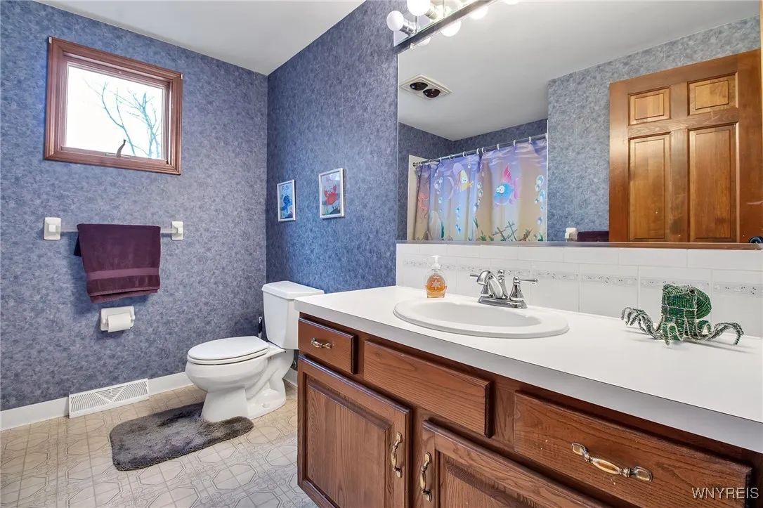 4675 Oakwood Lane, Clarence, New York 14031, Clarence, New York 14031, 4 Bedrooms Bedrooms, 11 Rooms Rooms,2 BathroomsBathrooms,Residential,Closed,4675 Oakwood Lane, Clarence, New York 14031,0,B1658000