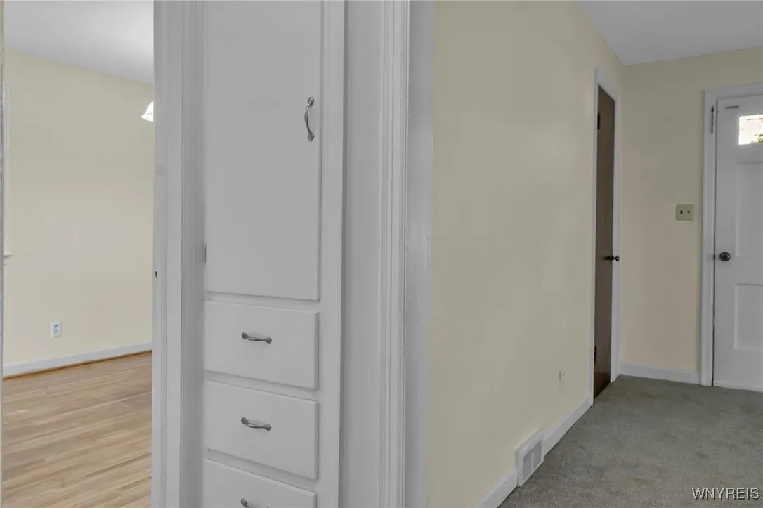 4160 Harlem Road, Amherst, New York 14226, Amherst, New York 14226, 3 Bedrooms Bedrooms, 9 Rooms Rooms,2 BathroomsBathrooms,Residential Lease,For Rent,4160 Harlem Road, Amherst, New York 14226,0,B1658601