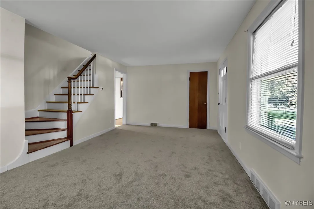 4160 Harlem Road, Amherst, New York 14226, Amherst, New York 14226, 3 Bedrooms Bedrooms, 9 Rooms Rooms,2 BathroomsBathrooms,Residential Lease,For Rent,4160 Harlem Road, Amherst, New York 14226,0,B1658601
