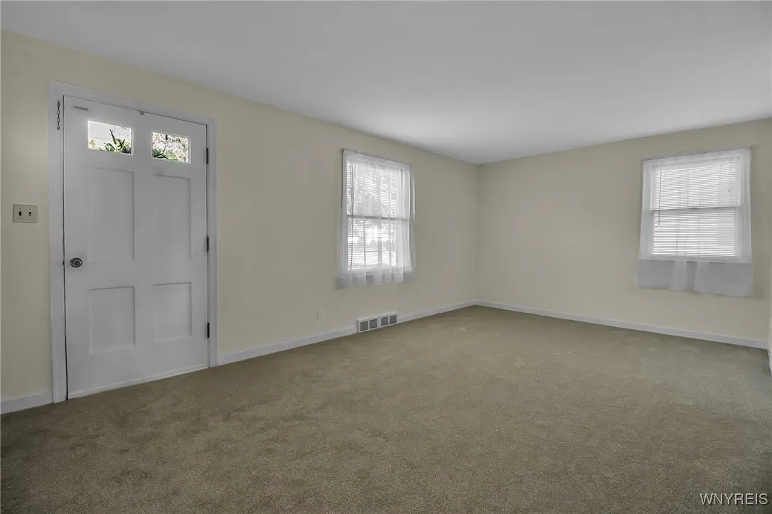 4160 Harlem Road, Amherst, New York 14226, Amherst, New York 14226, 3 Bedrooms Bedrooms, 9 Rooms Rooms,2 BathroomsBathrooms,Residential Lease,For Rent,4160 Harlem Road, Amherst, New York 14226,0,B1658601